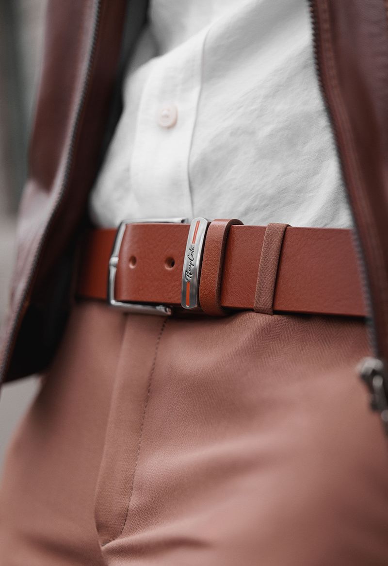 CORREA CON DETALLE DE LOGO GRABADO - Imagen 2